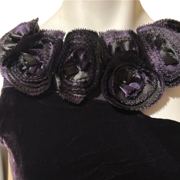 EMPORIO Armani Rosette Appliqué Velvet Dress - Picture 2 of 9